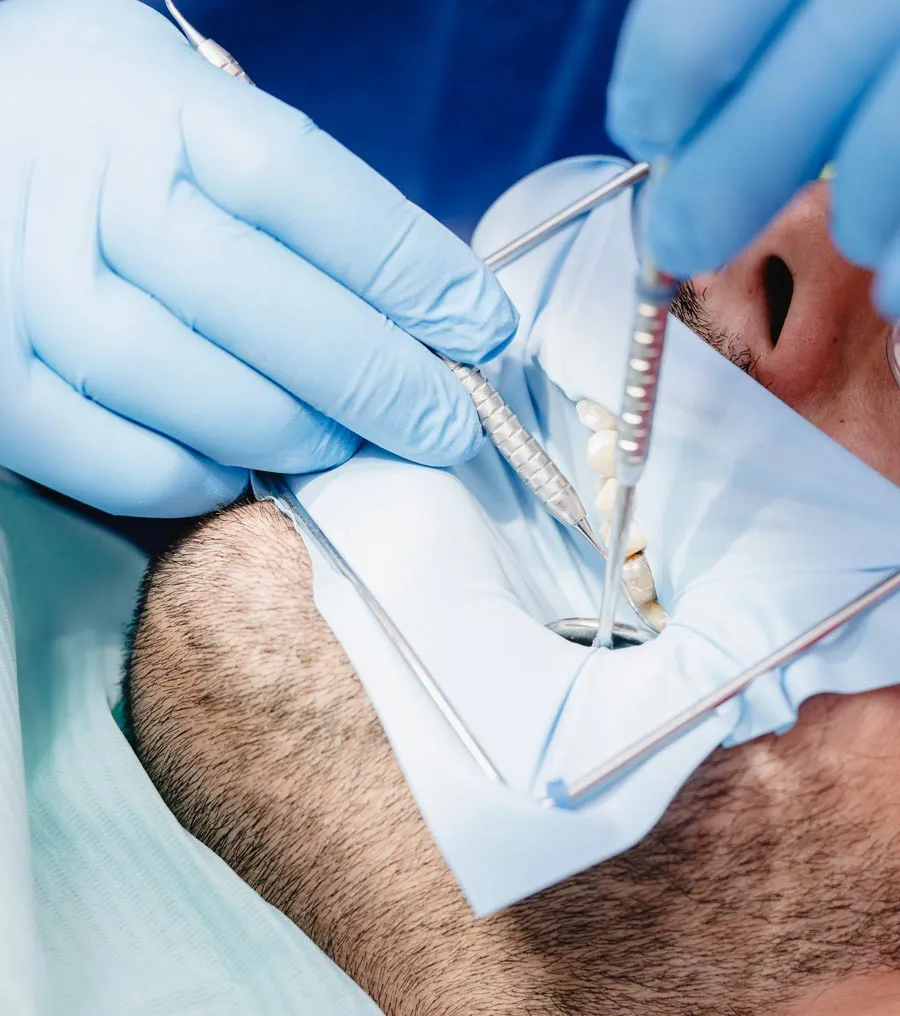 dentist performs a aesthetic dentistry treatment in Lisbon